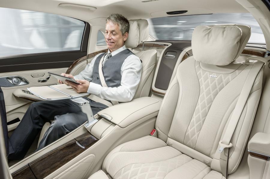Интерьер Mercedes-Maybach S600 (X222) 2015 года  (WW) (фото 41 из 49)